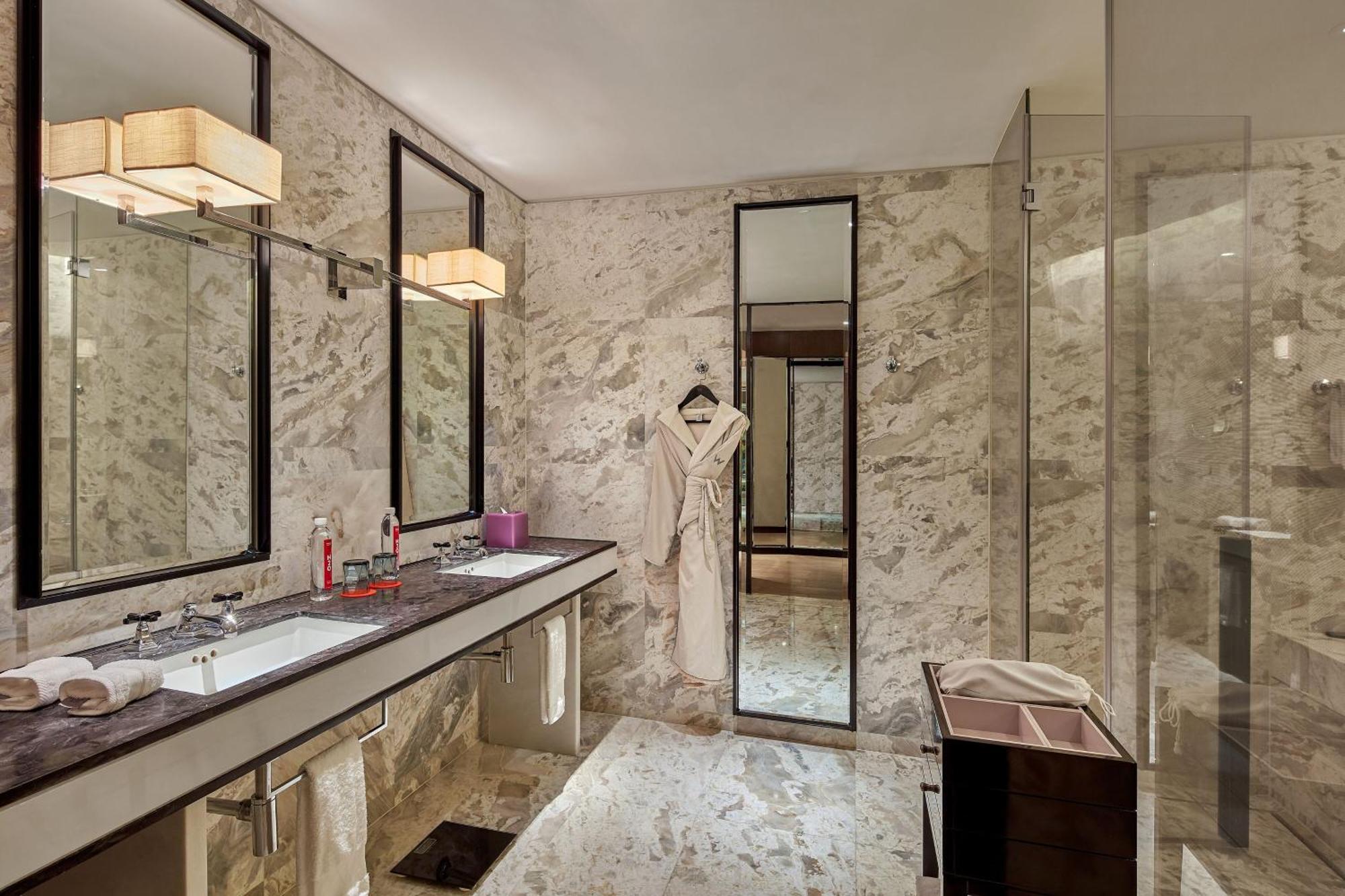 W Guangzhou Hotel Екстериор снимка
