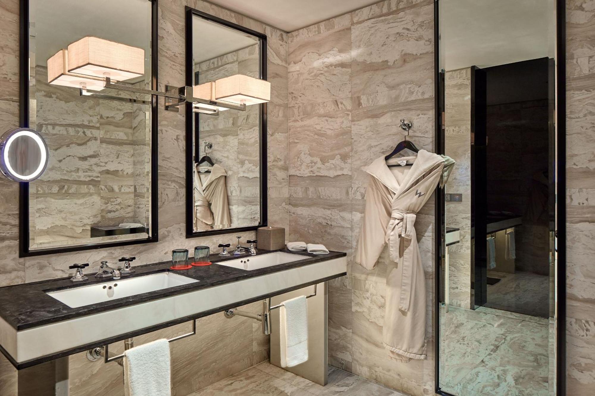 W Guangzhou Hotel Екстериор снимка