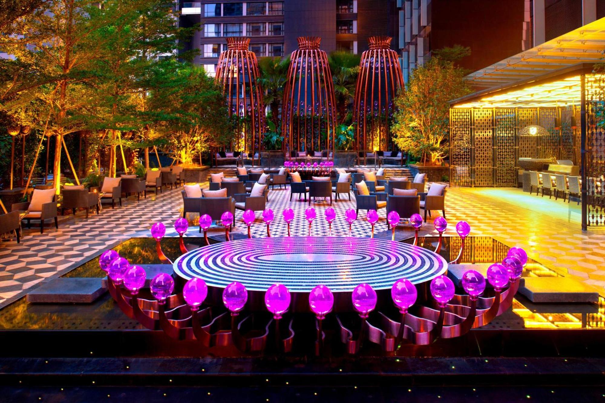 W Guangzhou Hotel Екстериор снимка
